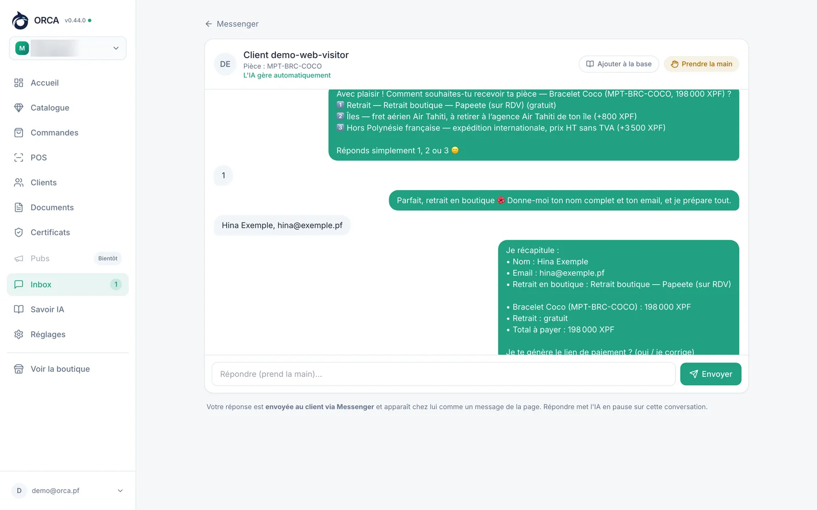 Back-office ORCA : la même conversation, avec la mention « L'IA gère automatiquement » et le bouton « Prendre la main ».